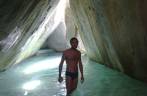 Caverna formada por grandes rochas em Virgin Gorda - BVI